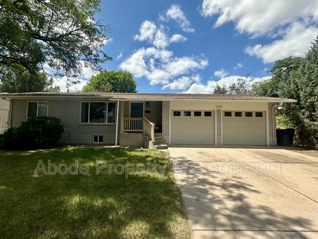 Photo - 1049 Briarwood Rd House
