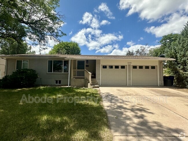 Building Photo - 1049 Briarwood Rd Rental