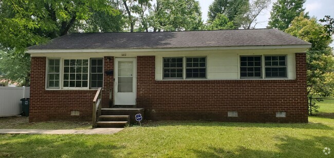 Building Photo - 3 Bedroom 1 Bathroom House