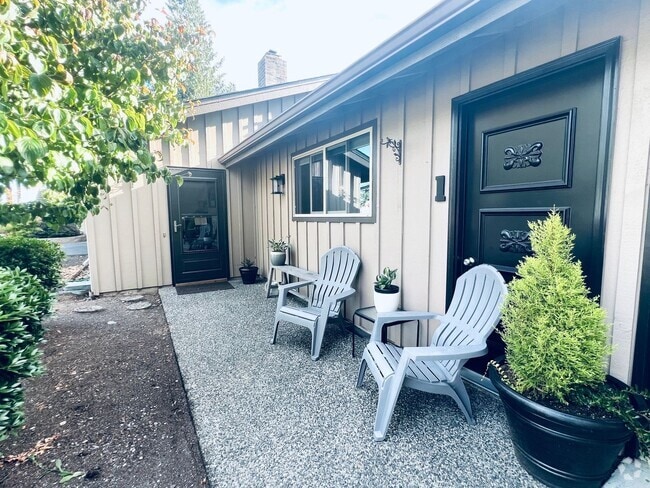 Building Photo - 2 bedroom, 2 bath short term 3-6 month ren... Rental