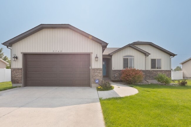 Building Photo - 5 Bed 3 Bath Home in Idaho Falls