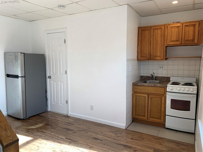 Building Photo - 14 Bayville Ave Unit 4