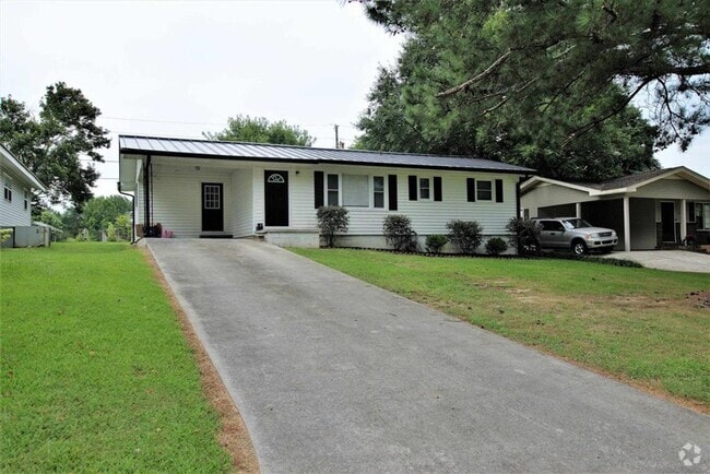 Building Photo - East Side of Cullman City Limits Rental