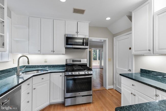 Photo - 2104 N Jefferson St