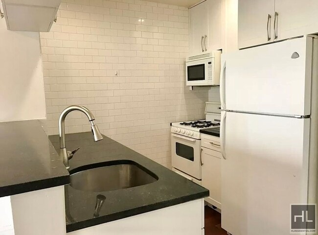 Photo - 31 AVENUE Unit 3C