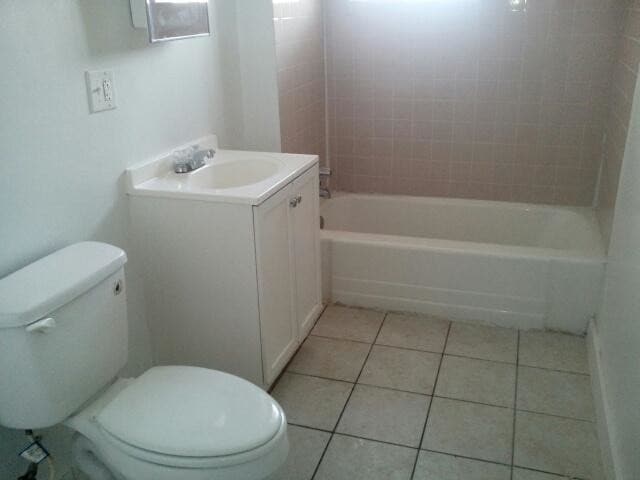 Bath One - 910 W 77th St Unit 1