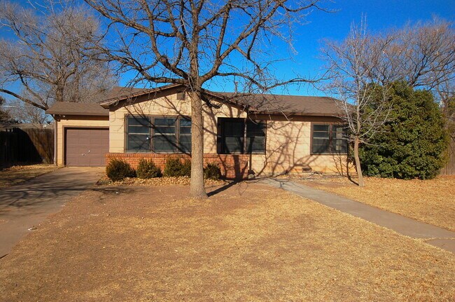 MOVE-IN SPECIAL: Recently Remodeled 3/2/1 - MOVE-IN SPECIAL: Recently Remodeled 3/2/1 House