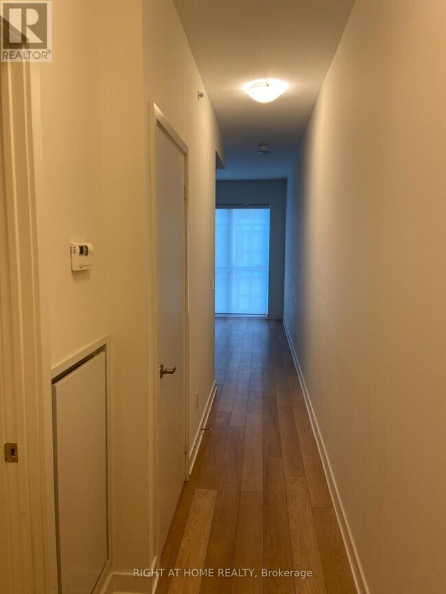 Photo - 210 Simcoe St Unit 802