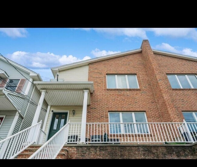 Photo - 161 W 53rd St Unidad 2 Rental