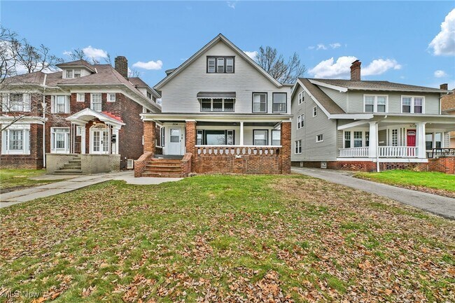 Building Photo - 3234 Euclid Heights Blvd Unit Lower