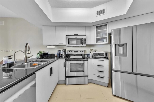 Photo - 1750 N Bayshore Dr Unit 2015