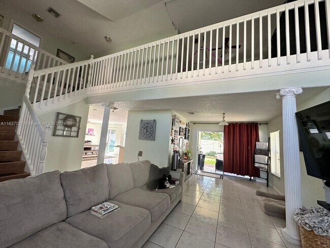 Photo - 18310 NW 10th St