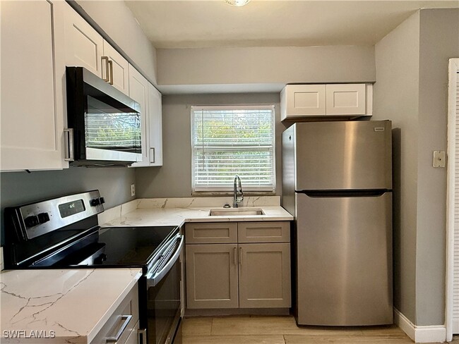 Photo - 1073 San Remo Ave