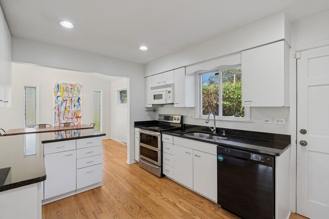 Photo - 1037 Heatherfield Ln