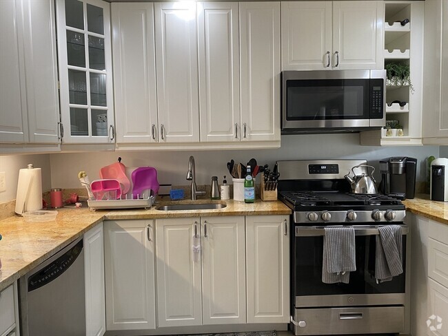 Building Photo - 17 Middle St Unit 3 Rental