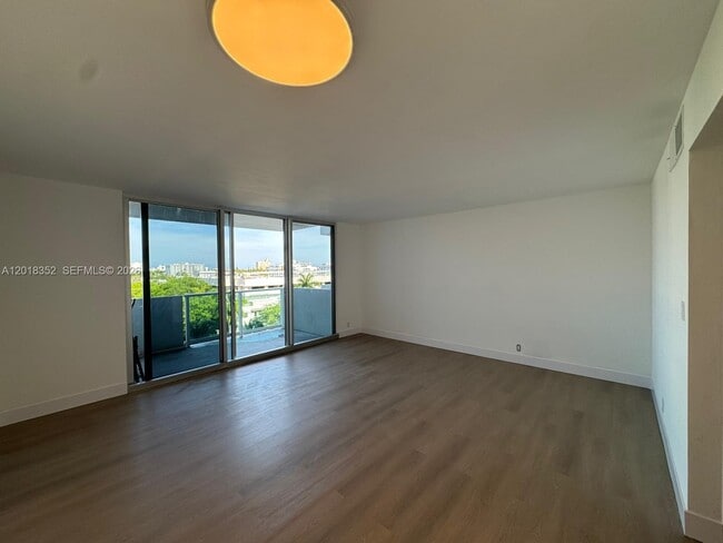 Photo - 1200 West Ave Unidad 611