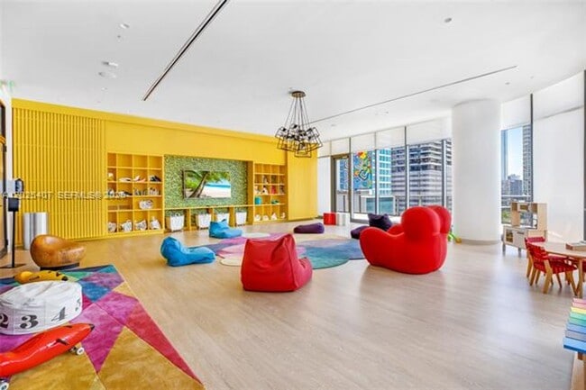 Photo - 55 SW 9th St Unidad 55 SW 9th St # 3205