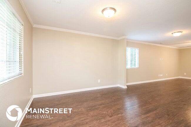 Photo - 305 Walnut Crossing Dr