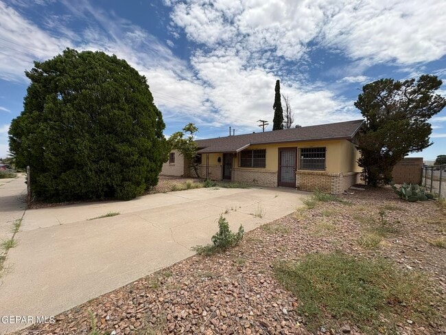 Building Photo - 4900 Debeers Dr