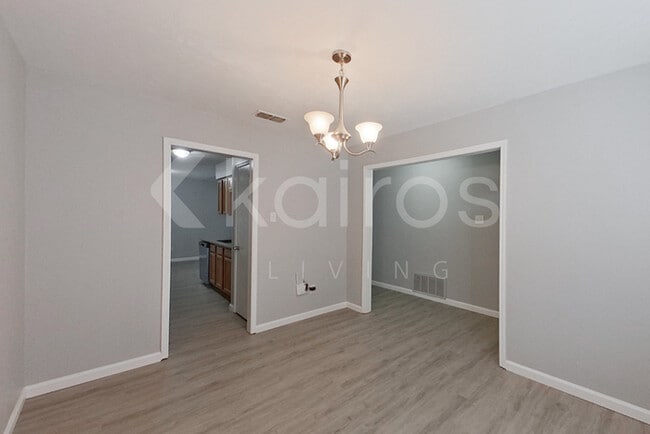 Photo - 422 David Dr