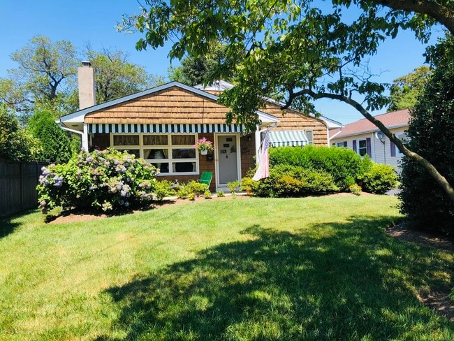 Photo - 814 Shore Rd