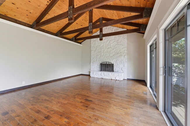 Photo - 158 Los Robles Dr