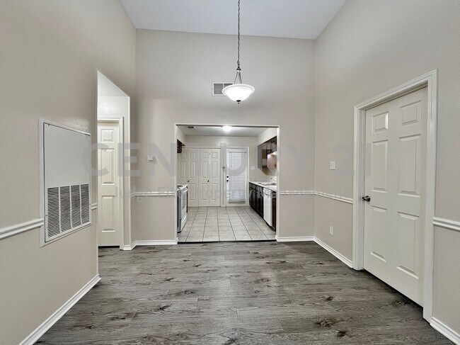 Photo - Cute 2/2 Duplex in Cedar Hill For Rent!