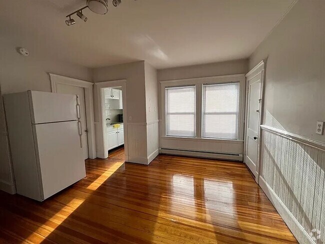Building Photo - Great opportunity to rent a freshly renova... Rental