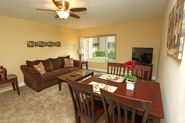 2BR,2BA - 926 SF - Living Room