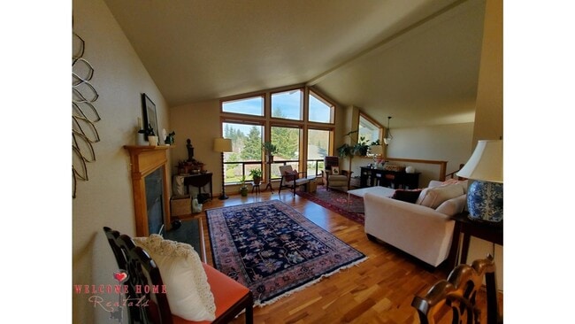 Photo - HUGE 5-BEDROOM home with separate BONUS ROOM for rent!!  Large fenced yard!!!