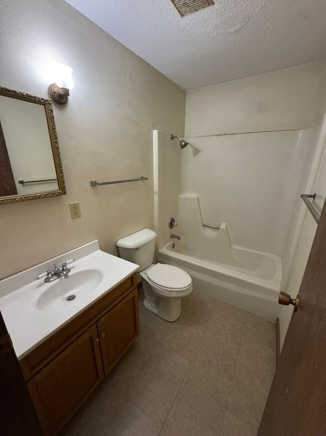 Photo - 721 Westridge Rd