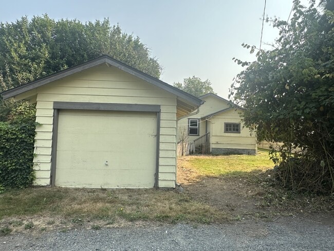 Photo - 7951 Maple Ave SE