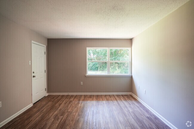 1BR, 1BA - 750SF - Living Room