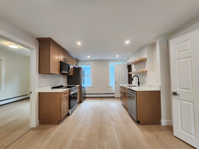 Building Photo - 27 Knapp St Unit 2 Rental