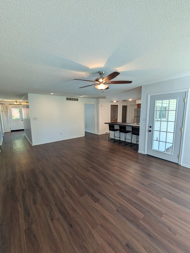 Photo - 3 Bedroom Home-Walking distance to Fairview Elementary