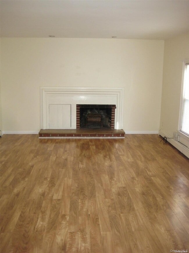 Photo - 117 Blydenburgh Ave Unidad B