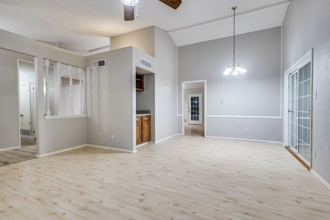 Photo - 3029 Yorkshire Ct