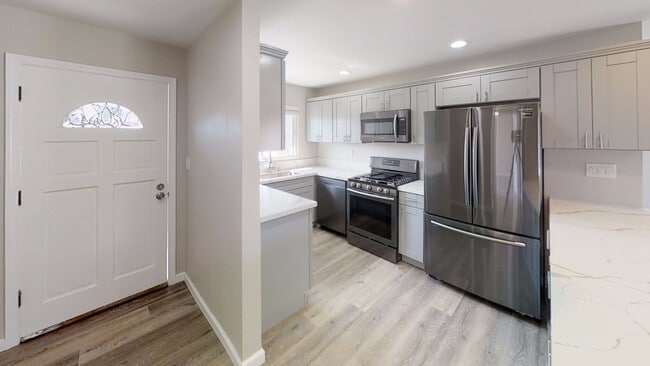 Photo - 5BD/2BA with Garage! (Lease out, pending s...