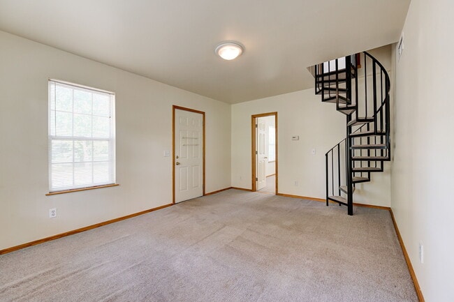 Photo - 639 S Pickard Ave