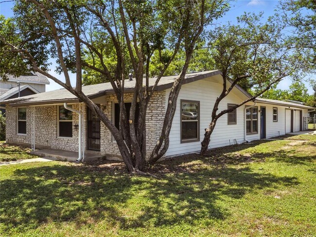 Building Photo - 1604 Springdale Rd
