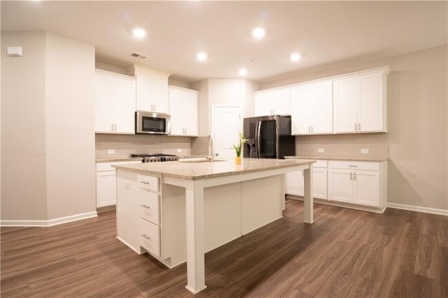 Photo - 525 Duval Dr