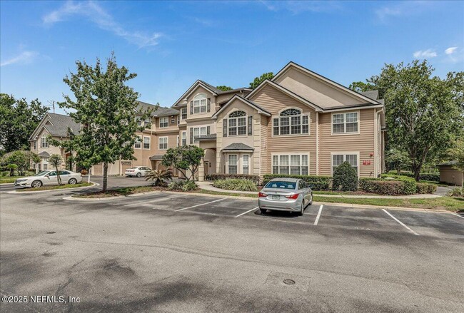 Building Photo - 13810 Sutton Park Dr N Unit 1521