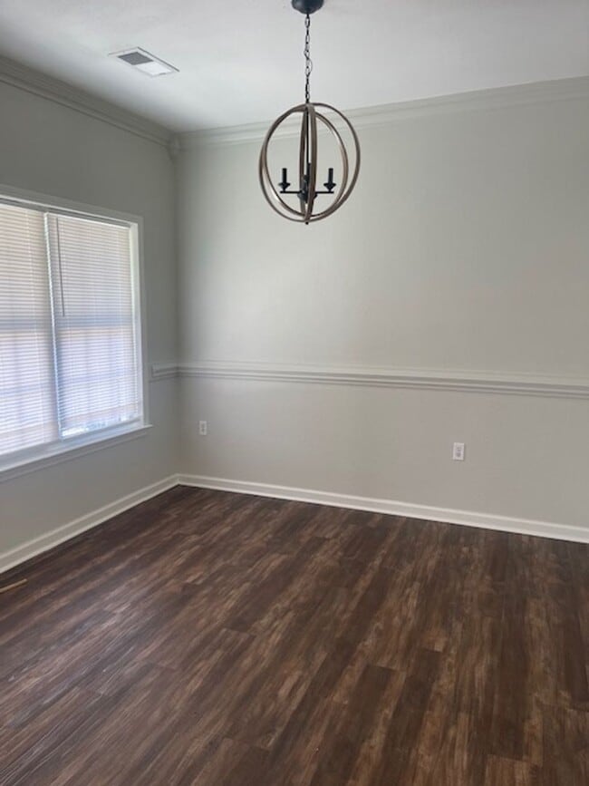 Photo - 3 Bedroom/2 Bath Home in Kingsport, TN $1650 with fenced-in yard & lawn care included!