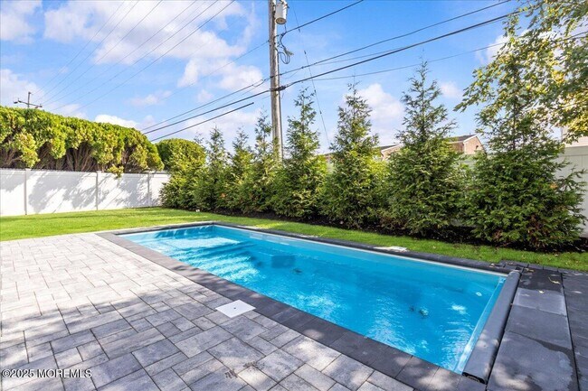 Photo - 1608 East St