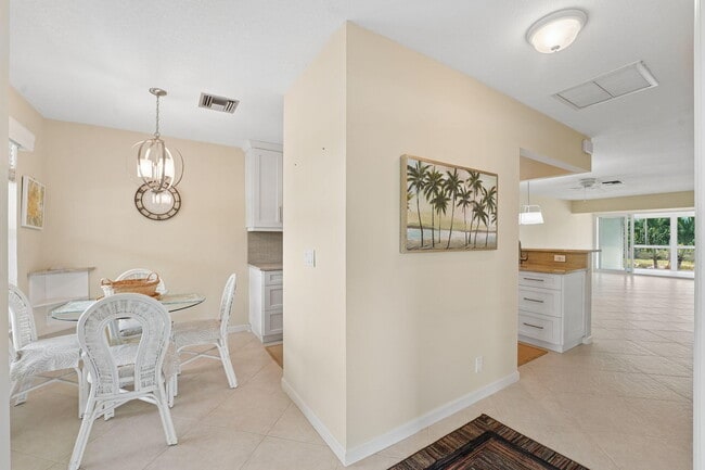 Photo - 1080 Mahogany Way Unit 204