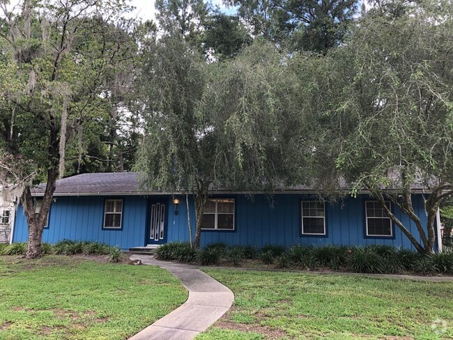 Building Photo - Call today to look at this home!