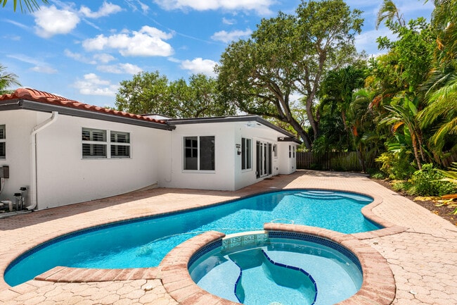 Photo - 701 SW 5th St