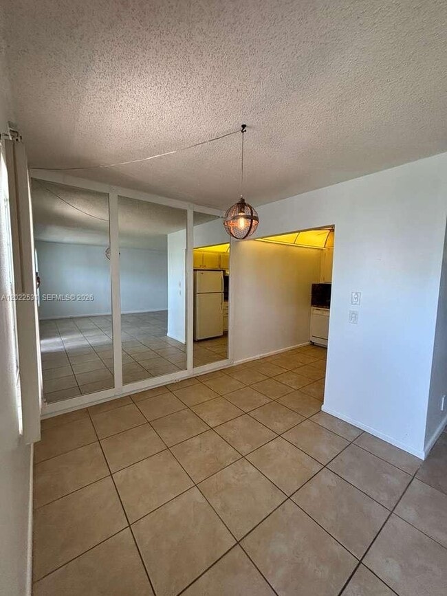 Photo - 531 Fanshaw M Unit 531