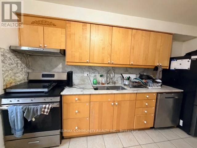 Photo - 537 Steeles Ave W