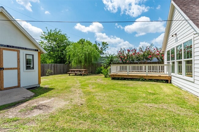 Photo - 719 Shaver St Casa